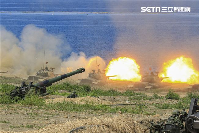 漢光卅五號演習於屏東滿豐射擊場實施，圖為CM11勇虎戰車。〔記者林士傑/屏東拍攝〕