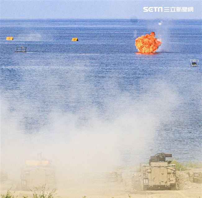 漢光卅五號演習於屏東滿豐射擊場實施，圖為中科院研發CM34 30公厘機砲戰鬥車。〔記者林士傑/屏東拍攝〕