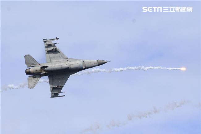 漢光卅五號演習於屏東滿豐射擊場實施，圖為F-16戰機。〔記者林士傑/屏東拍攝〕