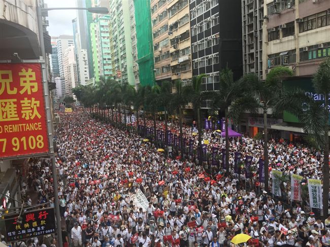 抗議送中條例！香港遊行人數破50萬