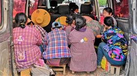 超載,大陸,杭州,高速公路,受檢,休息,開罰,交通警察,沙丁魚, 圖／翻攝自微博　