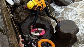 桃園,竹圍漁港,溺水,命危,送醫,消防