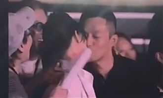 不輸王力宏！汪小菲甜摟大S放閃啾咪