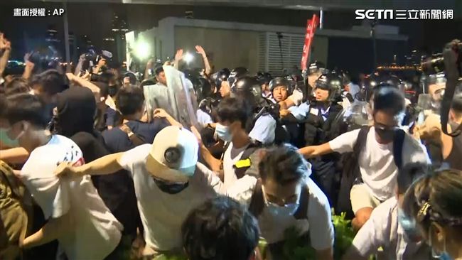 香港反送中爆警民衝突　約百人被捕