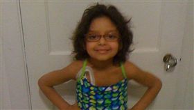 5歲童腸子被泳池吸出　十年後現況曝（圖／翻攝自Slay With Salma臉書）