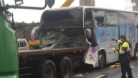 桃園,車禍,連結車,客運,命危,中山高