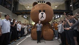 蔡英文總統10日參訪LINE台灣辦公室。（圖／總統府提供）