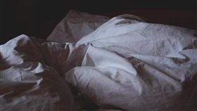 床鋪、雙人床、睡覺、床單、臥室／Pixabay