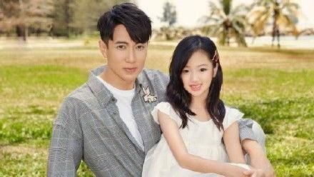 吳尊8歲女兒完美神顏！逆天長腿辣翻