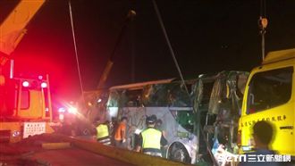 覺得客運快衝出去…他「1動作」自保