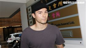 鳳小岳前往馬如龍靈堂告別。（記者林士傑/攝影）