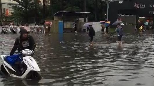 崑山科大又淹　學生自嘲：水樂園開幕