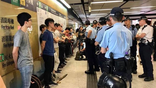 港府強勢續修送中條例　港警竟這樣做