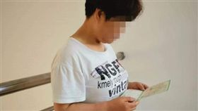 忌諱孫子「4」號出生不吉利　迷信大媽造偽證改「吉日」(圖/翻攝澎湃新聞)