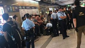香港警察全面盤查年輕人,反送中,逃犯條例　圖／讀者提供