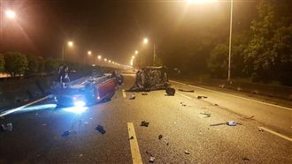 國一轎車客運連環撞　1人拋飛車外亡