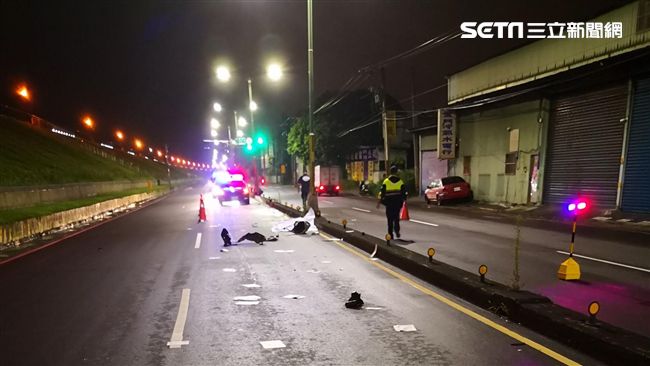 騎車摔飛對向車道　少年遭輾爆頭亡