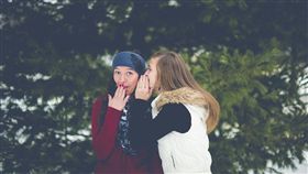 圖／翻攝自unsplash,講八卦,朋友,姊妹滔,秘密,友情