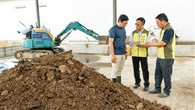 台東查稽生雞糞處置（1）台東將進入觀光旺季，為了讓旅客有舒適的度假環境，台東縣政府這幾天大動作稽查養雞場生雞糞處置狀況，全數合格。（台東縣政府提供）中央社記者盧太城台東傳真  108年6月11日