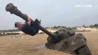 金門歐厝沉睡戰車夯　男倒掛砲管挨轟