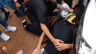港警發射橡膠彈！民眾頭部中槍倒地