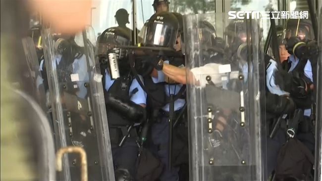港警射擊「豆袋彈」　恐造成頭骨破裂