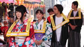 推介嘉義城隍夜巡  黃敏惠將赴日拚觀光嘉義市長黃敏惠將於16日前往日本推介「城隍夜巡」活動，盼更多國際旅人到嘉義觀光，體驗文化。圖為城隍夜巡活動中的「夯枷祈福」儀式。（資料照片）中央社記者江俊亮攝  108年6月10日