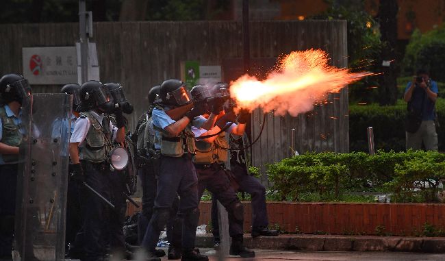 港警：發射150枚催淚彈是最低武力