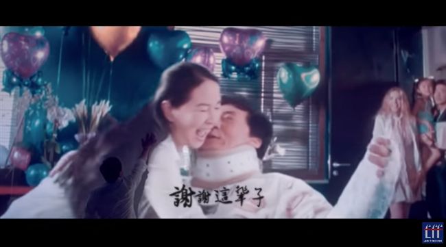 記者笑到併軌 成龍林鳳嬌在家都這樣