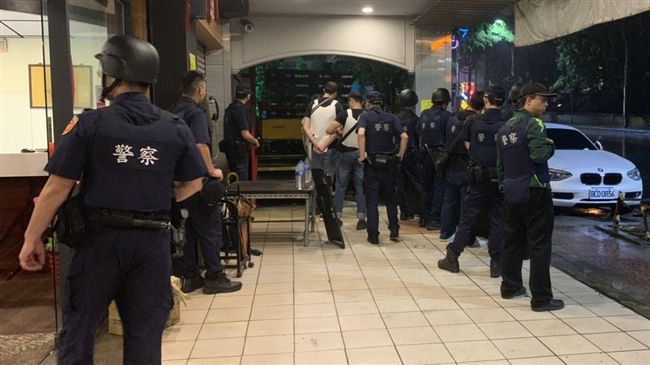 雙煞挾9人質驚魂5小時　時間序曝光