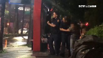 與匪對峙槍聲不斷！警斥民眾：快跑啊