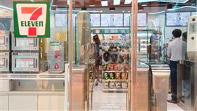 無人超商前進信義區　建立台灣AIoT新典範統一超商第2家無人商店（X-STORE）18日於信義區開幕，加入臉部辨識、自助結帳等多項革新，盼成台灣智慧物聯網（AIoT）應用新典範。中央社實習記者侯文婷攝　107年7月18日