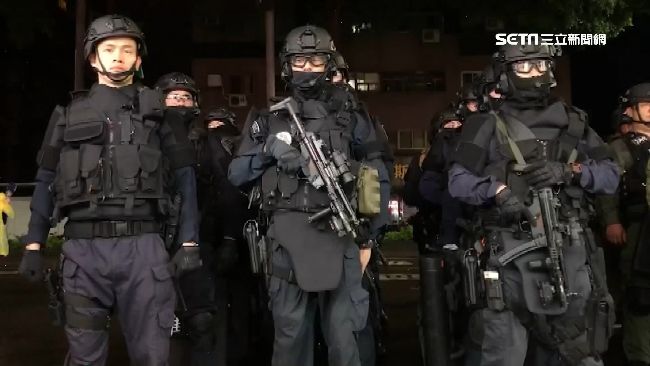 特警菁英有備而來！雙煞投降無路可逃