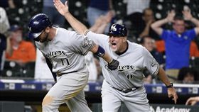 穆斯塔卡斯一棒擊倒太空人。（圖／美聯社／達志影像）