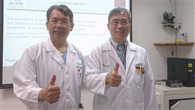 下泌尿道與憂鬱症狀共病　醫籲合併治療奇美醫學中心精神科主治醫師黃隆正（右）與婦產部婦女泌尿科主任吳銘斌（左）12日發表聯合研究指出，憂鬱、焦慮與下泌尿道症狀有共病及雙向因果關係。中央社記者楊思瑞攝　108年6月12日