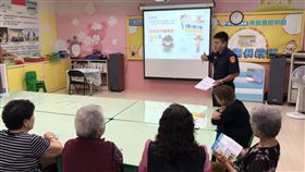 金山分局向轄內銀髮族，進行預防詐騙犯罪宣導（圖／金山分局提供）