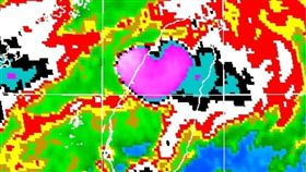 （圖／翻攝自鄭明典臉書）衛星雲圖,暴雨,愛心