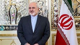 遭美指控為油輪攻擊幕後黑手 伊朗外長駁斥伊朗外交部長查瑞夫（圖）14日指出，美方指控伊朗攻擊阿曼灣油輪是「暗中破壞政策」的其中一環。（圖／翻攝自維基共享資源）