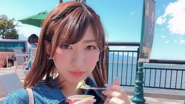 畫面曝光！女偶像和爸爸哥哥全裸共浴
