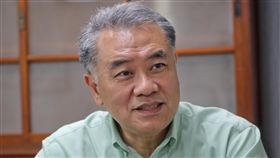 翻轉台糖100招　董事長黃育徵盼創造新記憶台糖董事長黃育徵力圖讓成立72年的老企業轉型，以循環經濟打造新的文化記憶，並首開國營事業創舉，鼓勵員工由下而上提出「翻轉台糖100招」創新點子。中央社記者裴禛攝　108年3月30日