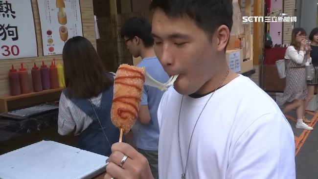 台中牽絲大熱狗超夯　一支7元佛心價