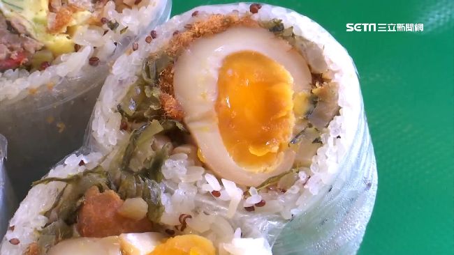 雙倍溏心蛋！創意「爆漿飯糰」爆CP