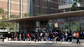 圖／記者谷庭攝影,信義蘋果a13排隊人潮