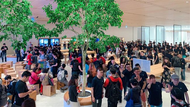 人潮擠爆！Apple信義A13開幕
