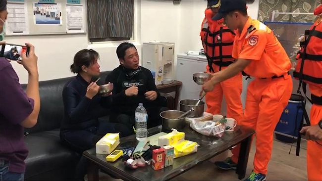 潛水2失蹤　無人島「發光」！找到了