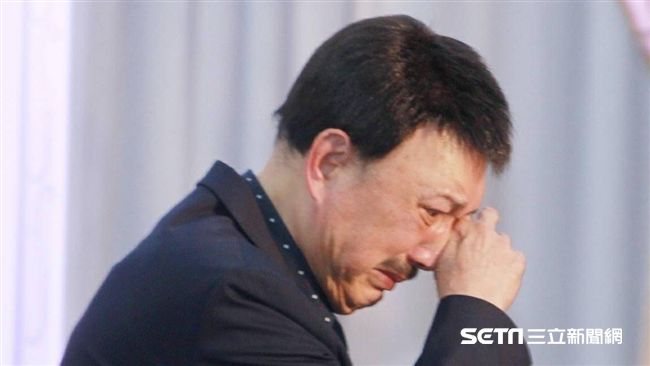 沒錢時叫我「乾爹」！余天淚送賀一航