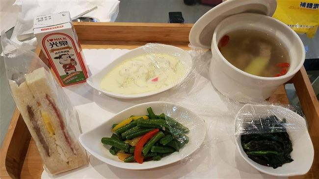 住一天6千！月子餐是三明治+保久乳