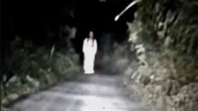 夜遊,撞鬼,女鬼,白衣（圖/翻攝自靈異公社）