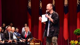 107學年度屏科大畢業典禮，邀請浩子演講。（圖／翻攝自國立屏東科技大學臉書）