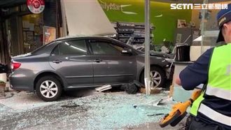 貓突衝出要閃牠　轎車撞進超商釀2傷